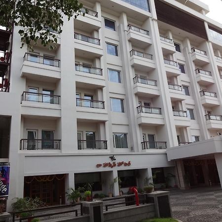 La Hospin Hotel Rajahmundry Phòng bức ảnh