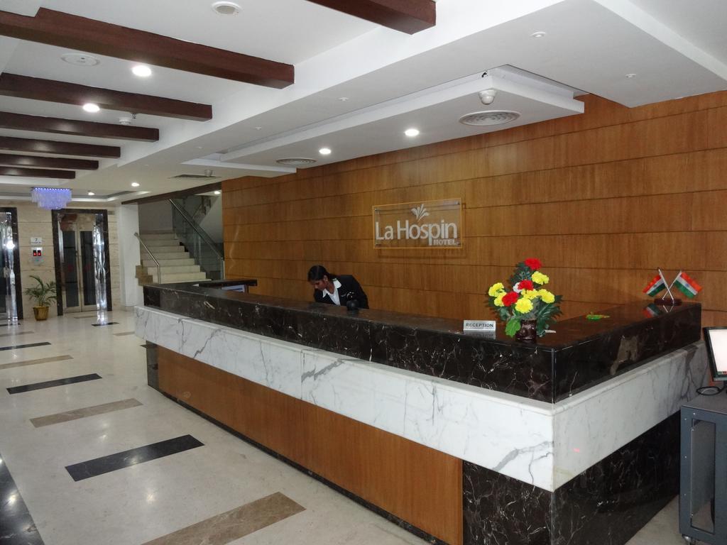 La Hospin Hotel Rajahmundry Phòng bức ảnh