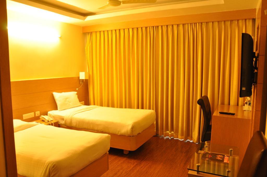 La Hospin Hotel Rajahmundry Phòng bức ảnh